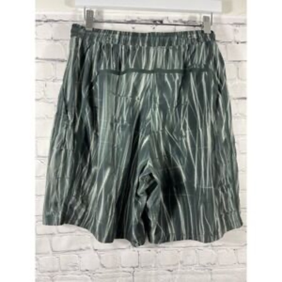 Lululemon 9" L Linerless Pace Breakers in Stroboscopic Smoked Spruce Multi - Picture 4 of 7